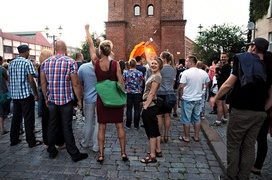 Graficzny atak \"pod chmurką\"