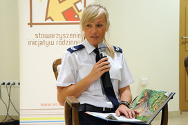 Przybliża świat, pozwala unikać błędów