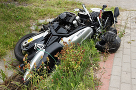 Wypadek w Kazimierzowie: ranny motocyklista w szpitalu