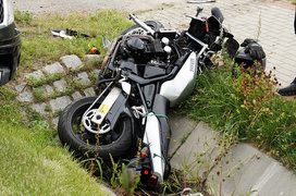 Wypadek w Kazimierzowie: ranny motocyklista w szpitalu