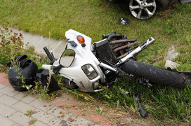 Wypadek w Kazimierzowie: ranny motocyklista w szpitalu