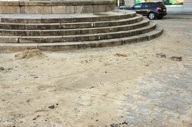 Plac po remoncie, ale fontanna bez wody