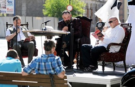 Życzenia od hrabiego, \"Zemsta\" w prezencie