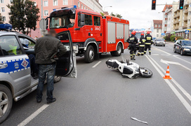 Wypadek: motocyklista uderzył w auto