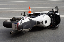 Wypadek: motocyklista uderzył w auto