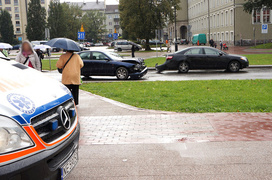 Zderzenie i potrącenie na Grota-Roweckiego