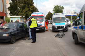 Dziesięciolatek pod kołami samochodu