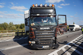 Zderzenie busa z ciężarówką