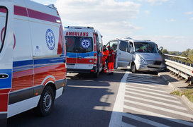 Zderzenie busa z ciężarówką