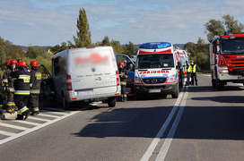 Zderzenie busa z ciężarówką