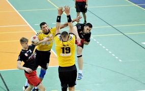 Małe derby dla Meblarzy (piłka ręczna)