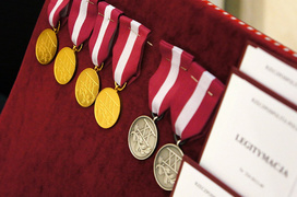 Początki były trudne, dziś gratulacje, medale i tort
