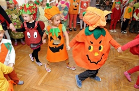 Jesienią, jesienią sady się rumienią