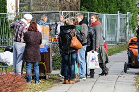 Tłumy na cmentarzach
