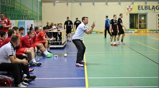Meblarze przegrali z liderem (piłka ręczna)