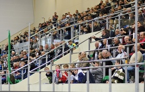 Meblarze przegrali z liderem (piłka ręczna)