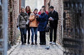 Lepiej grać niż stać pod pomnikiem