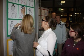 Postacie smutkiem malowane