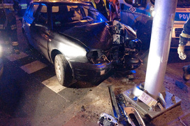 Golfem w słup - kierowca pijany! Golfem w słup - kierowca pijany!