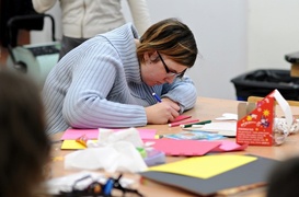 Malują, wyklejają, tańczą...Tworzą.