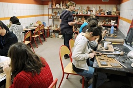 Malują, wyklejają, tańczą...Tworzą.