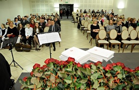 Wyróżnienie cieszy, ale jest tylko małą kropką nad \"i\"