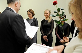 Wyróżnienie cieszy, ale jest tylko małą kropką nad \"i\"