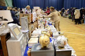 W poszukiwaniu ozdób i świątecznych prezentów