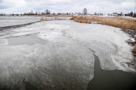Woda się podnosi, strażacy są w Nowakowie