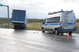Pasłęcka: zderzenie ciężarówki z osobówką