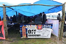 W błocie i deszczu, tak dla zabawy