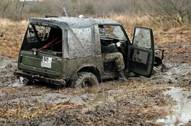 W błocie i deszczu, tak dla zabawy