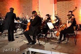 Miłość, Piazzolla i muzyka na opak