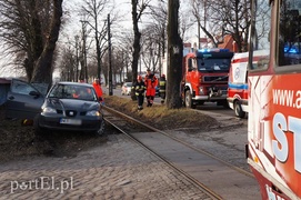 Grunwaldzka: zderzenie tramwaju z osobówką