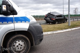 Nietypowe parkowanie. Kierowca pijany?