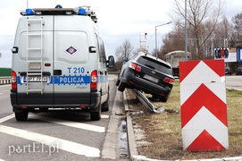 Nietypowe parkowanie. Kierowca pijany?