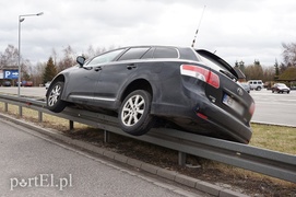 Nietypowe parkowanie. Kierowca pijany?