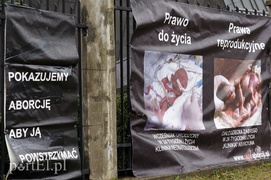Miały ruszyć sumienie, a wywołały skandal