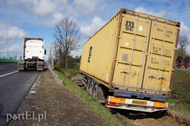 Ciężarówka w rowie