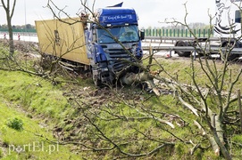 Ciężarówka w rowie