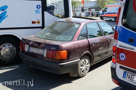 Audi wjechało wprost pod autokar
