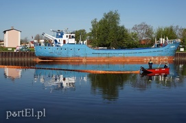 Wyciek ze statku na rzece Elbląg