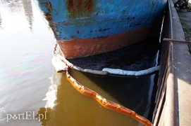 Wyciek ze statku na rzece Elbląg