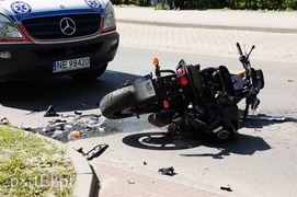 Wypadek na Wiejskiej - motocyklista ciężko ranny