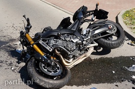 Wypadek na Wiejskiej - motocyklista ciężko ranny