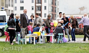 Rodzinny piknik na bulwarze