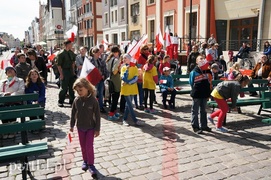Biało-czerwony marsz w Święto Flagi