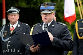 Medale, awanse i ... całusy dla strażaków