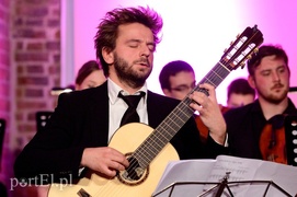 Elbląg o zmierzchu, czyli EOK i chłopak  z gitarą