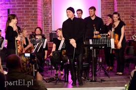 Elbląg o zmierzchu, czyli EOK i chłopak  z gitarą
